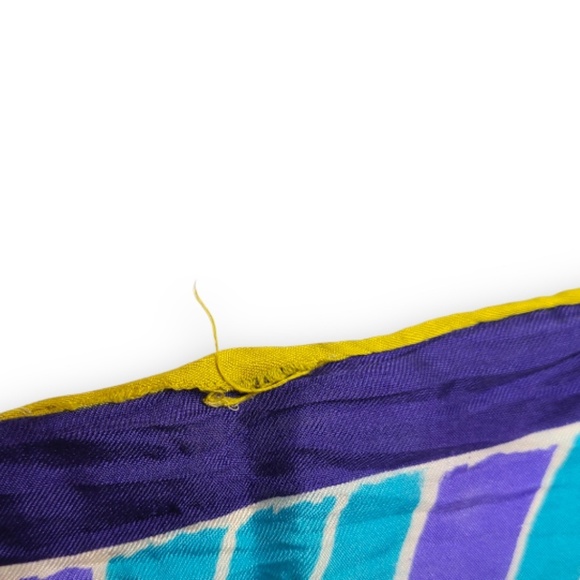 (2) VERA NEUMANN SILK SCARVES! - Picture 8 of 13